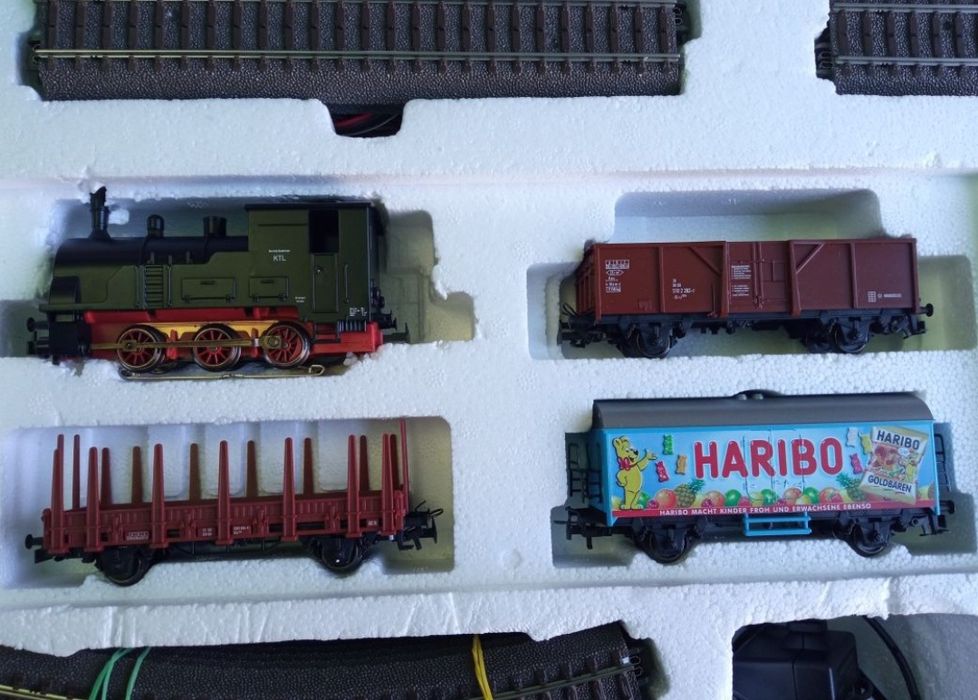 Set marklin digital trenulet electric 

Locomotiva dotată cu decodor d