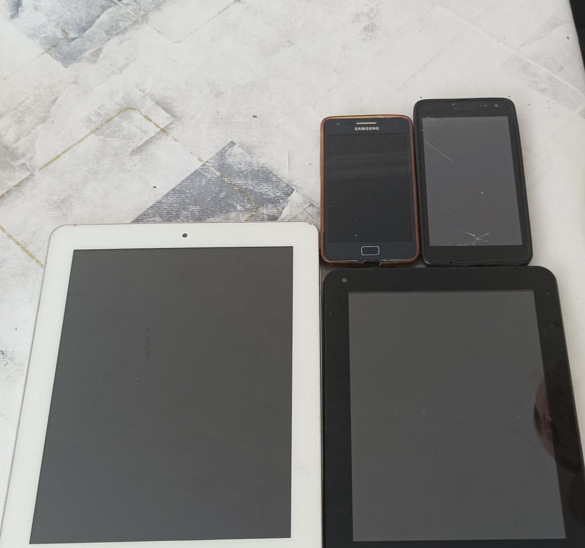 Telefonlar zapchastga sotiladi