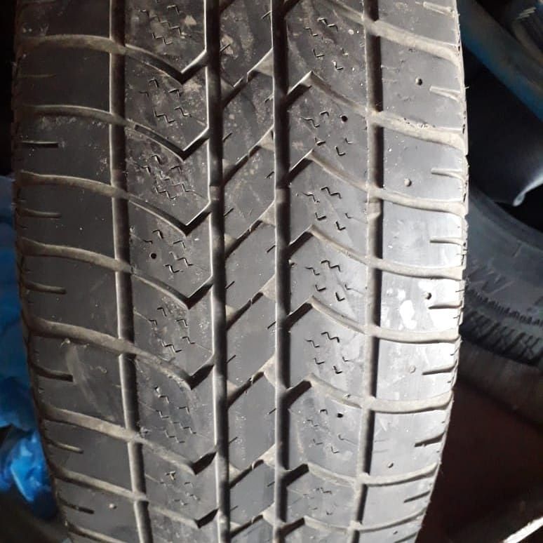 Продам шины б/у 265/65R17