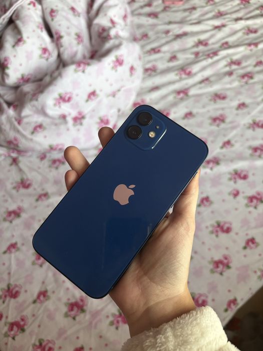 Продам iPhone 12