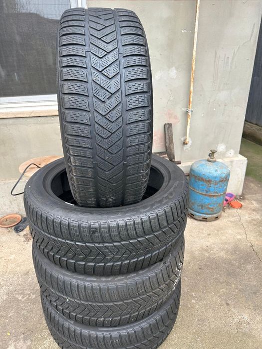 Set anvelope iarna Pirelli 255 45 R19