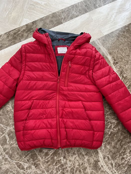 Vand geaca Zara, culoare rosie, marimea 164
