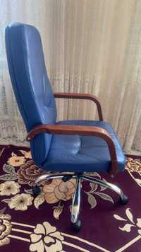 Кресло 15000 тенге требует реставрация