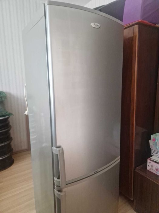 Хладилник с фризер Whirlpool