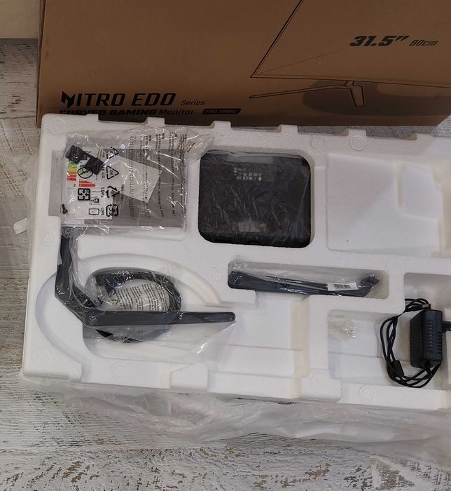 Acer Nitro ED320QR 32" Curved Gaming монитор, почти нов, гаранция