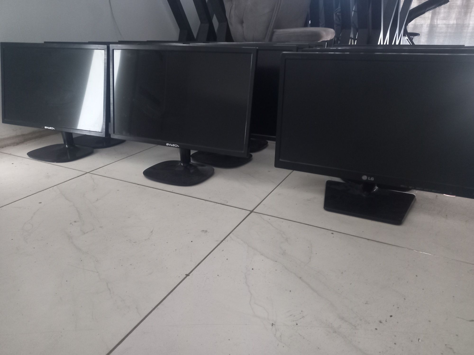 Monitorlar sotiladi 15 ta