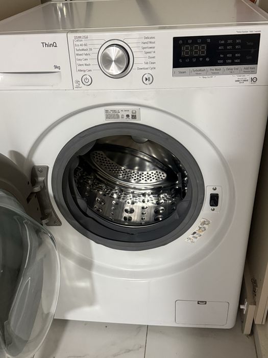 Пералня LG с черен люк