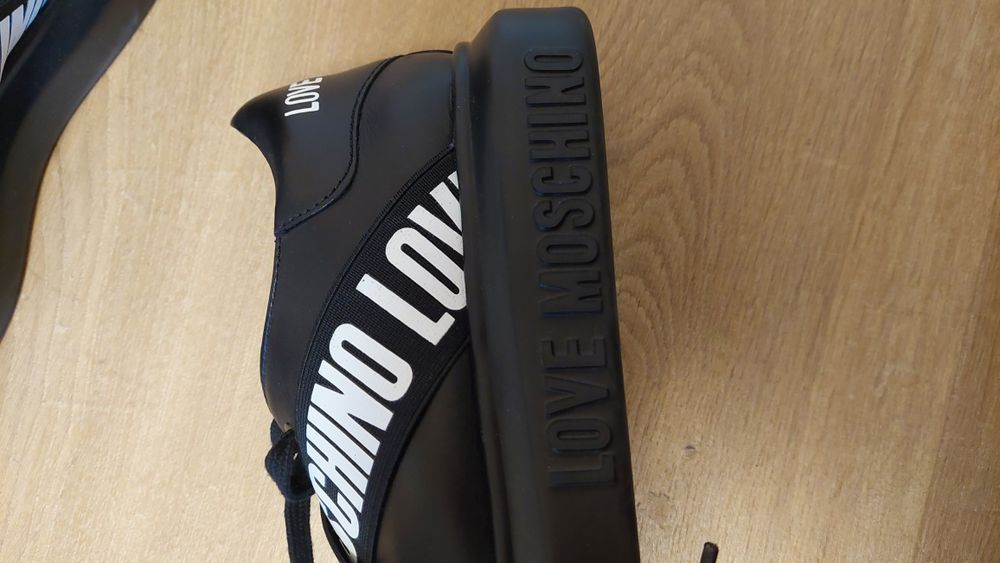 Love Moschino дамски кецове