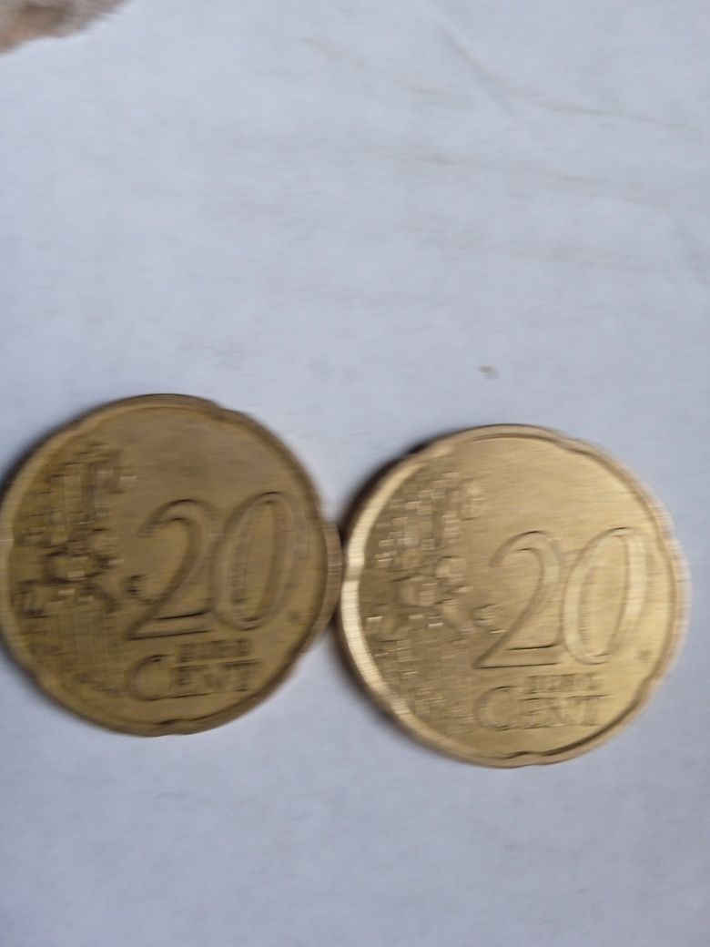 Doua monede rare de 50 eurocenți din 2002 vând.Monede din aur pur.