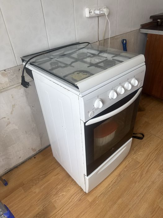 Продам газовую плиту