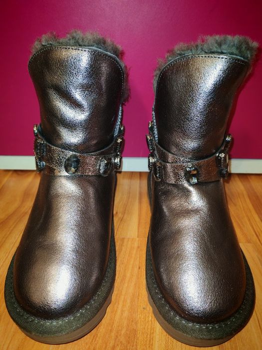 Cizme model UGG nr 36 din piele de culoare gri