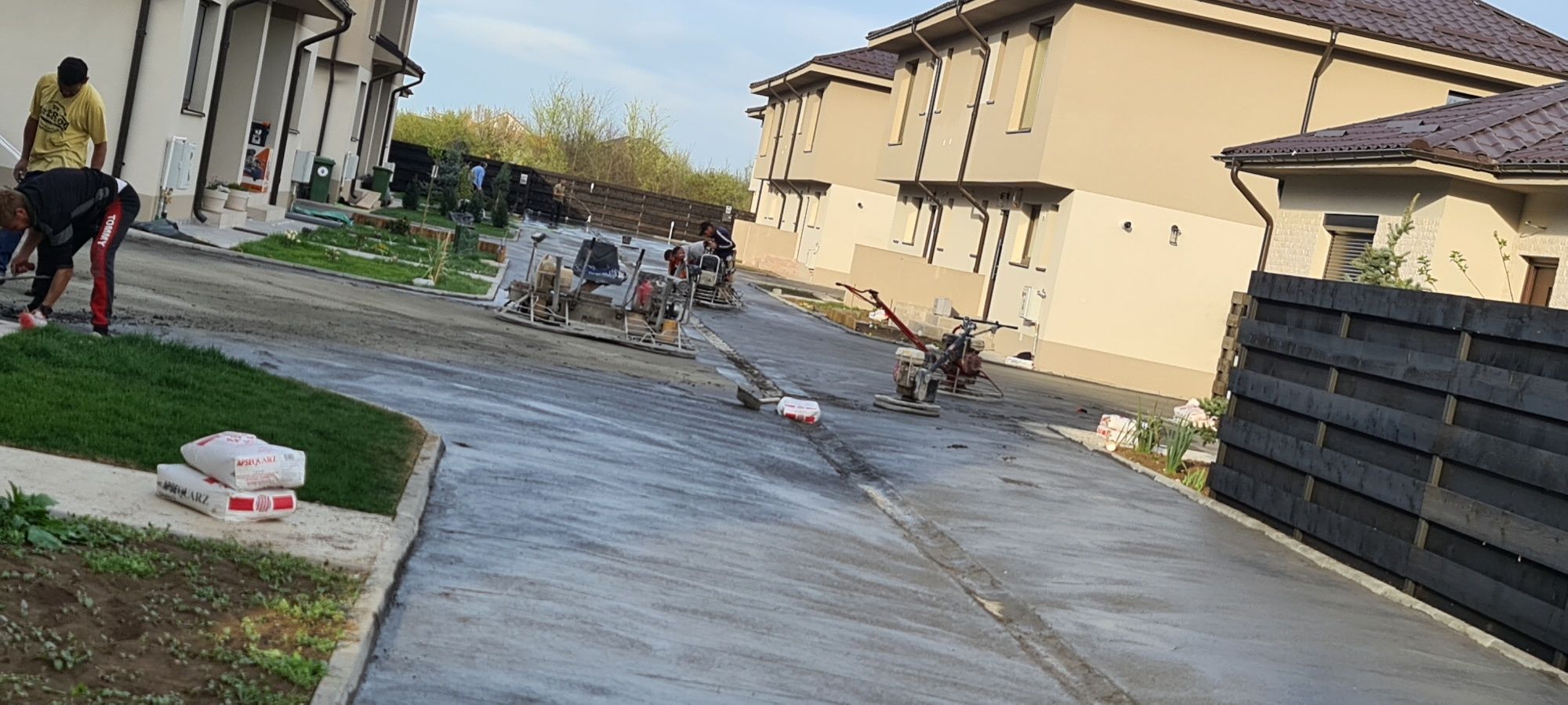 Turnare Sapa Beton cu Elicopter si Cuart - platforme Beton Periat,