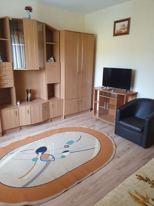 Închiriez Garsonieră