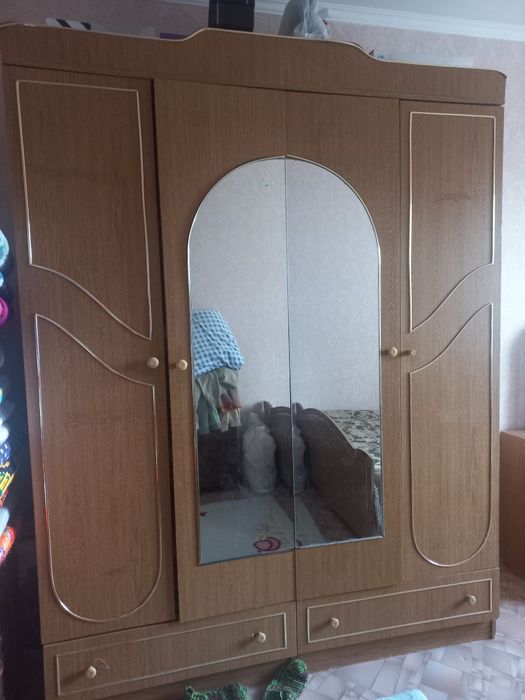 Продам спальный гарнитур цена 20000 тенге.