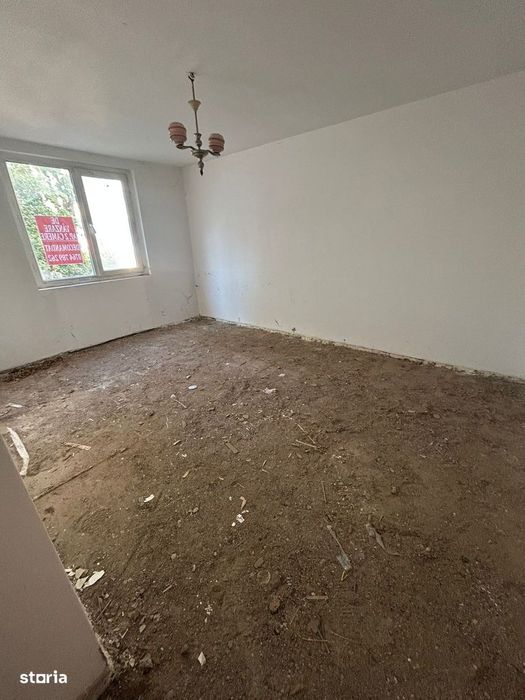 De vanzare 2 camere decomandate, etaj 1, zona linistita, 47.500 euro