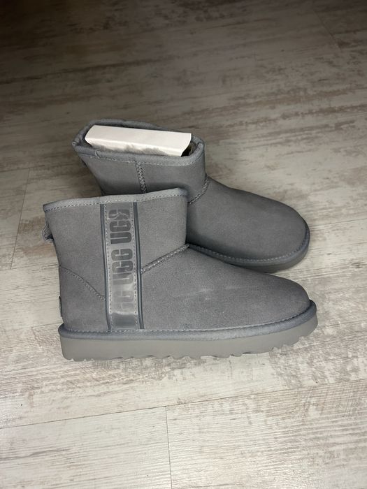 Оригинални ботуши UGG Classic Mini Side Logo II grey