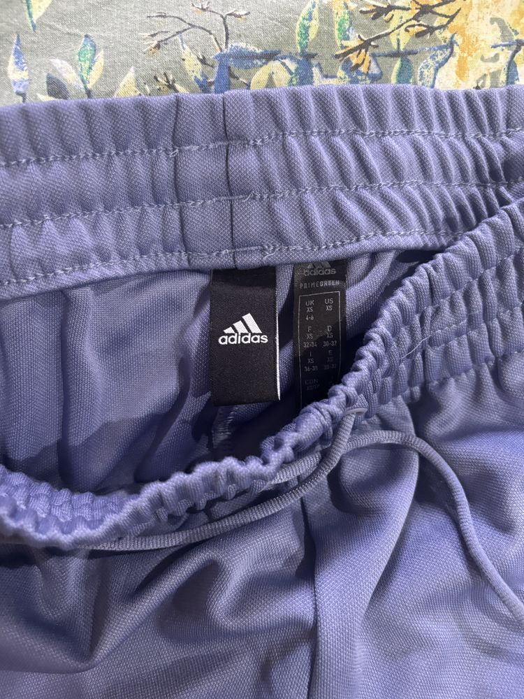 ADIDAS SPORTSWEAR Essentials  xs (32)