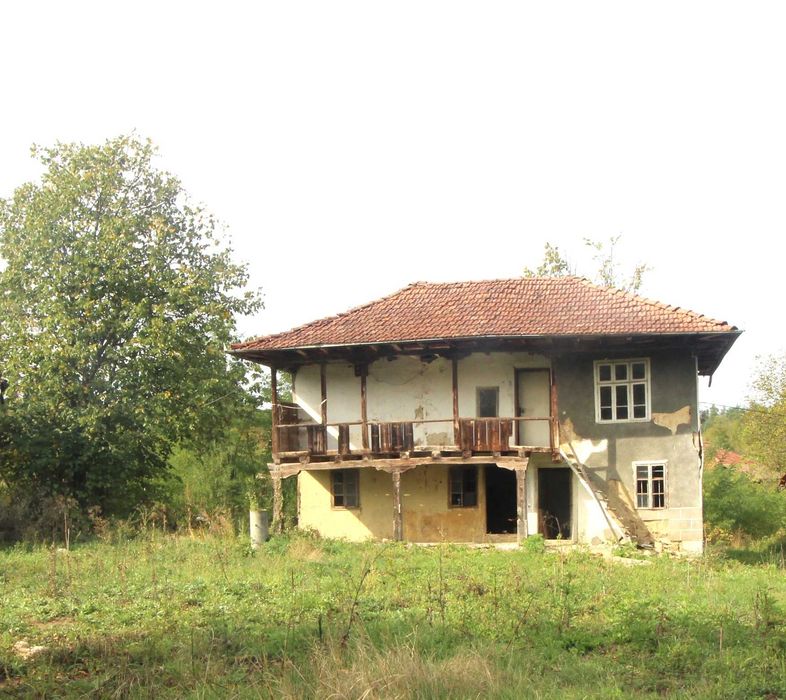 Двуетажна Възрожденска къща в с. Драгановци, общ. Габрово