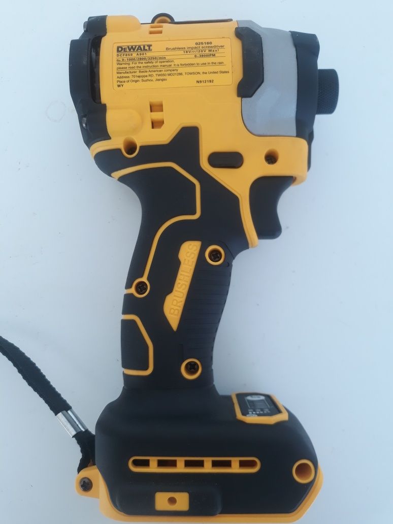 Vând Impact DeWALT 18-20 V