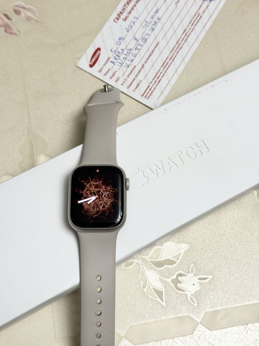 Apple Watch Series 8 • 41 мм • Starlight (S/M)