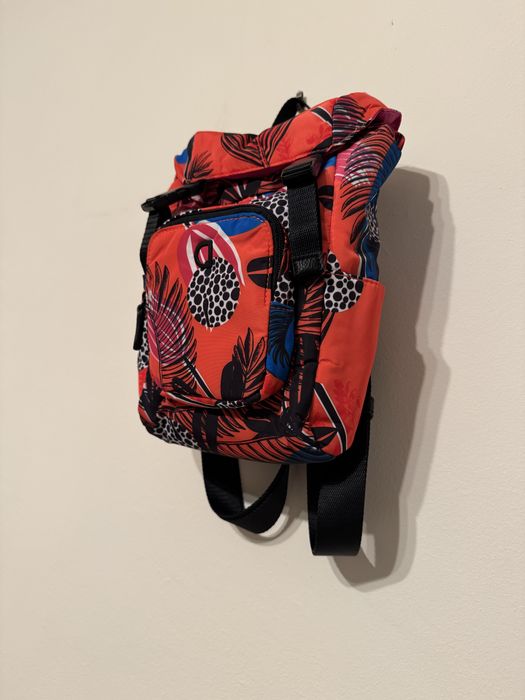 Rucsac Desigual colorat cu imprimeu floral tropical