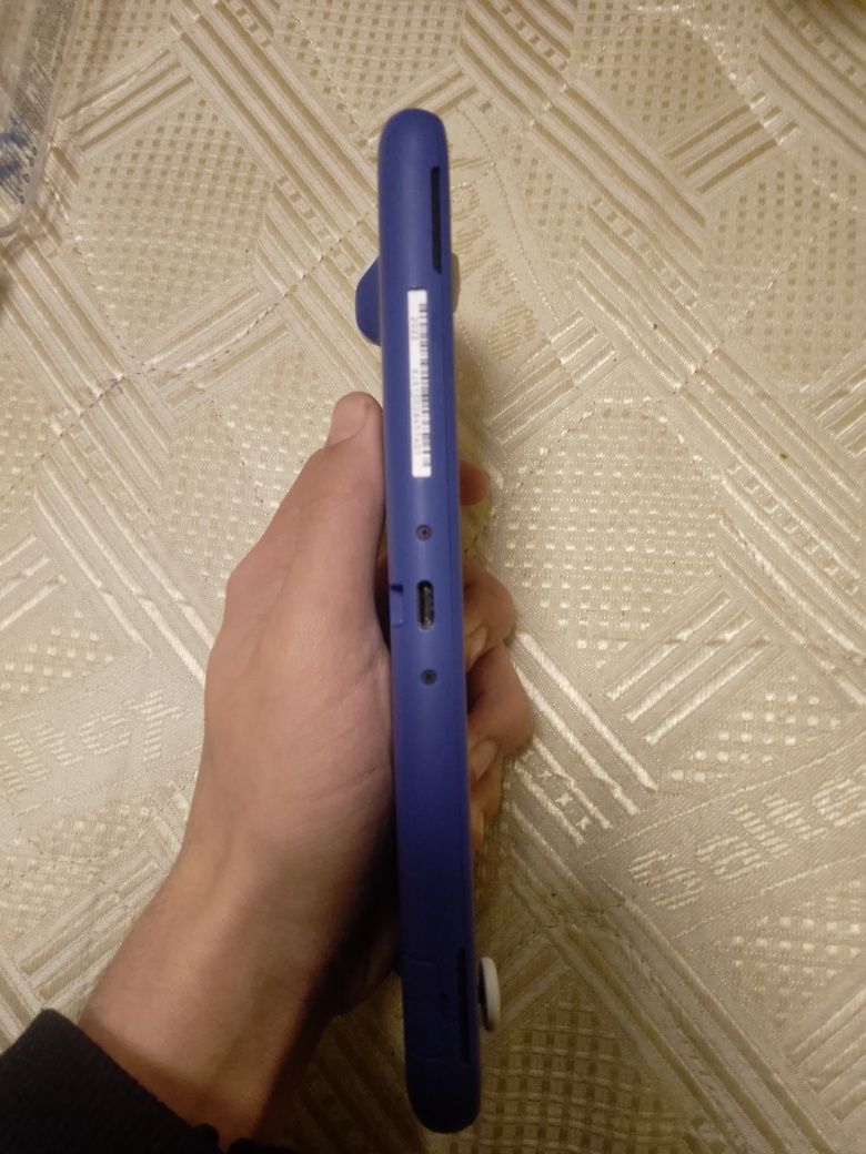 Vând consola Nintendo switch  blue