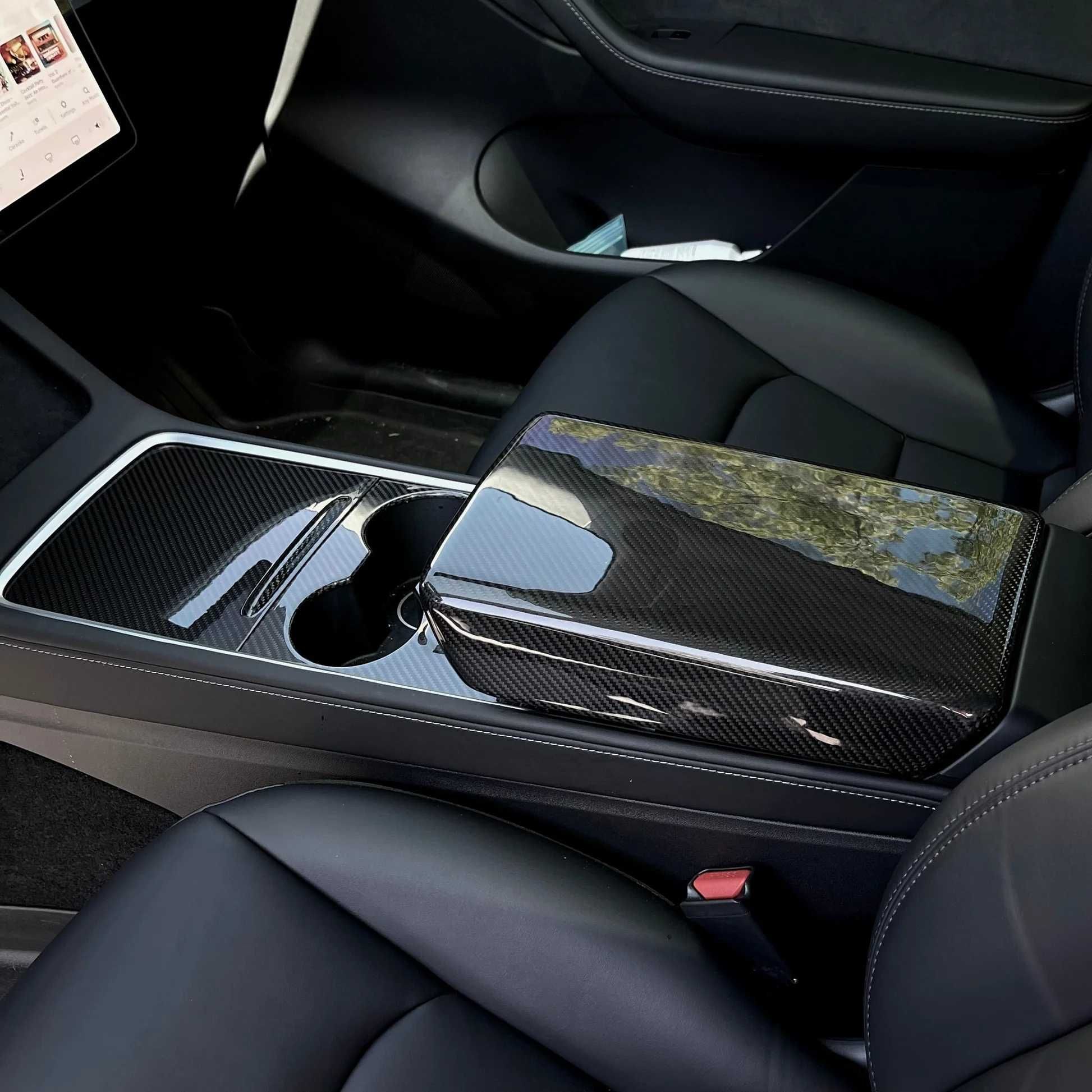 Капак за подлакътник от истински карбон – Tesla Model 3 / Model Y