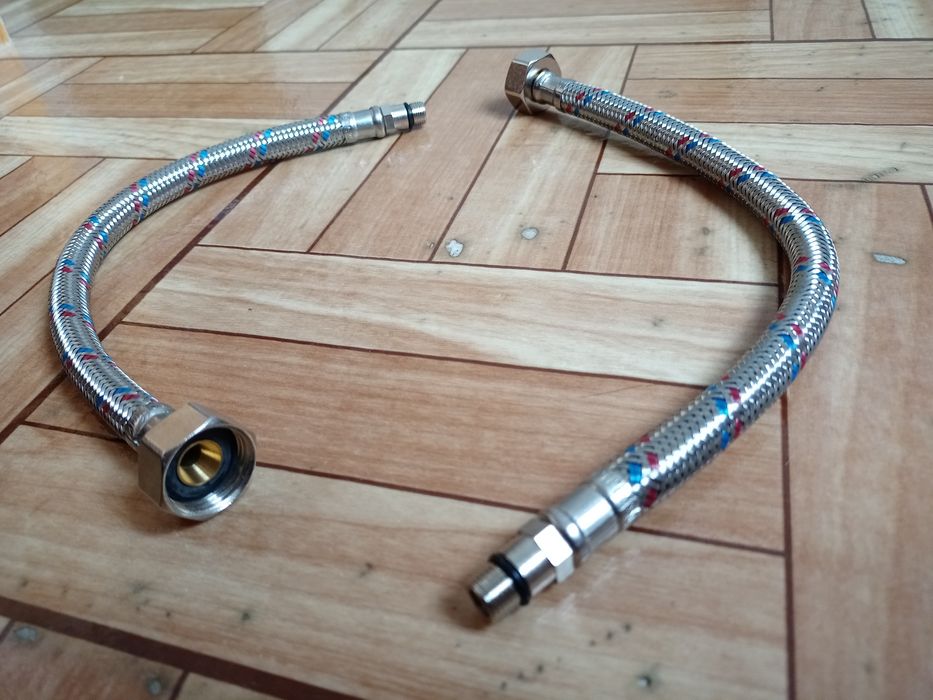 Гибкая подводка для воды.