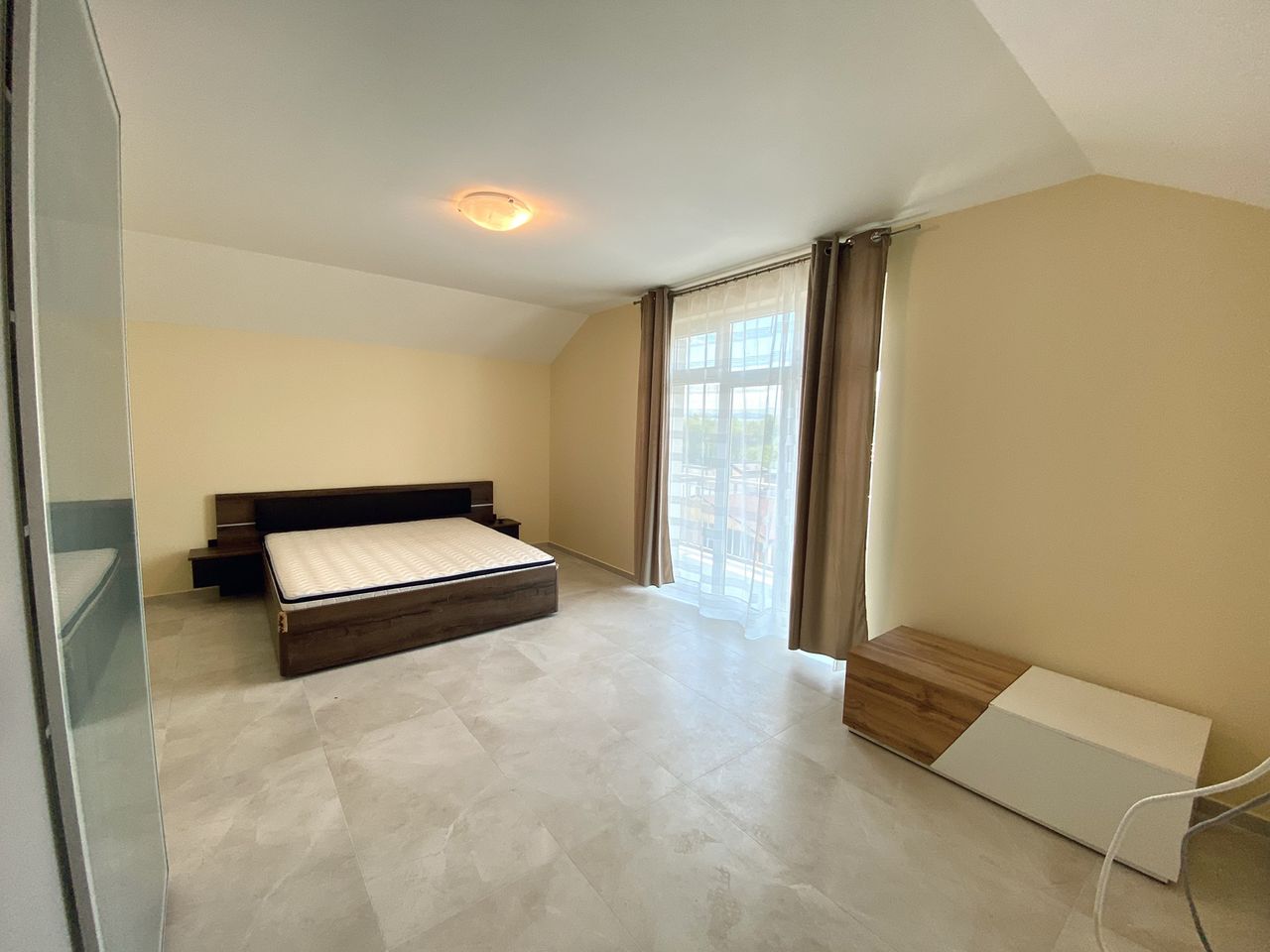 Дава се под наем Къща в с. Волуяк, Област София-град - 240 кв.м за 918 € - Снимка #5