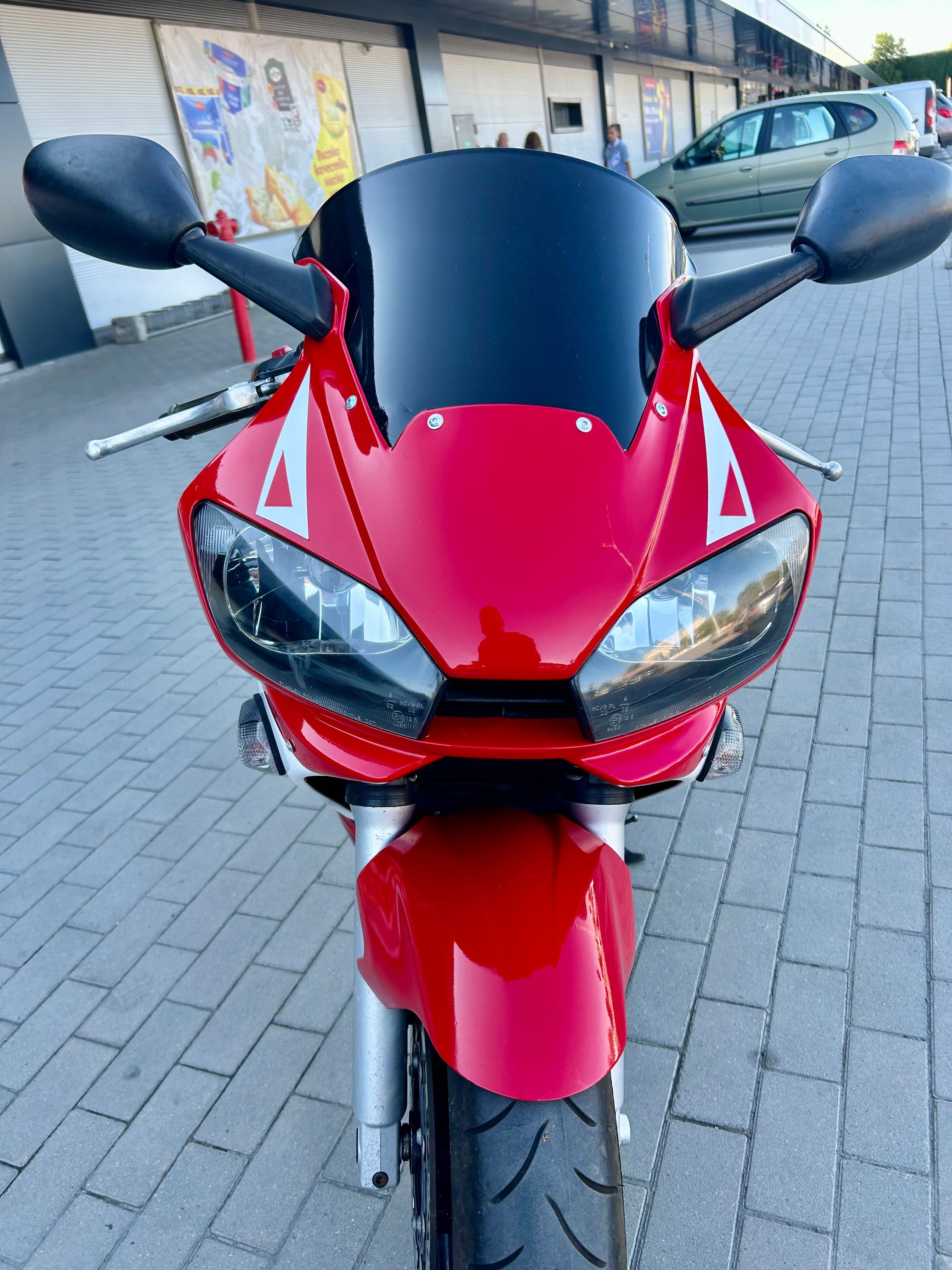 Yamaha YZF R6 - 600cc