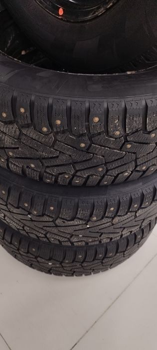 Продам зимние шины Пирелли 215/65/16