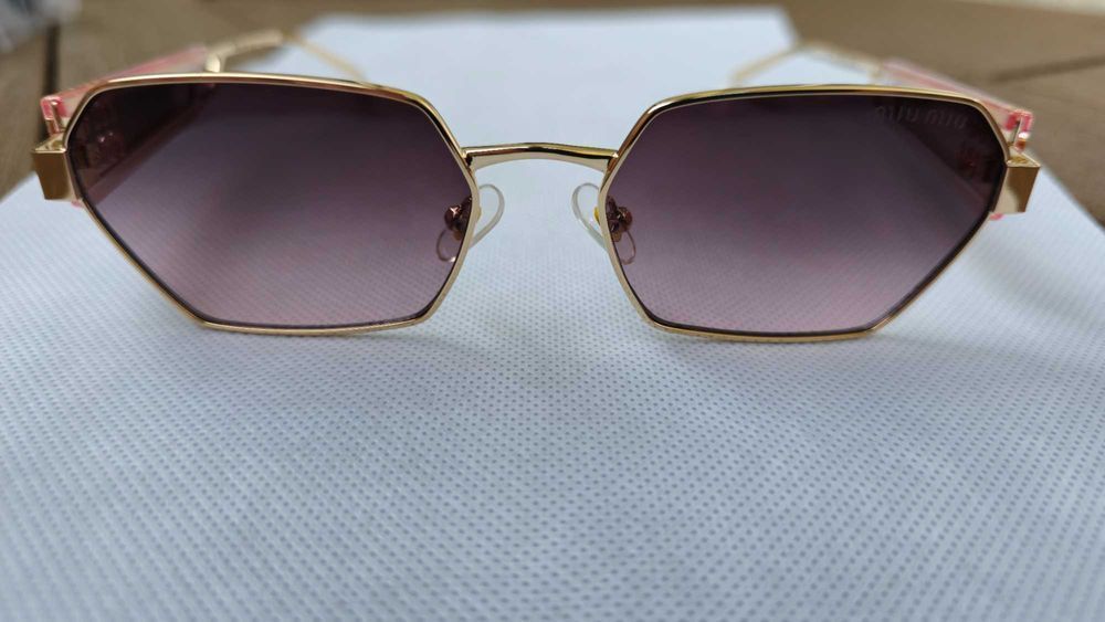 Ochelari de soare Miu Miu lentila maro, rama aurie, brat transparent