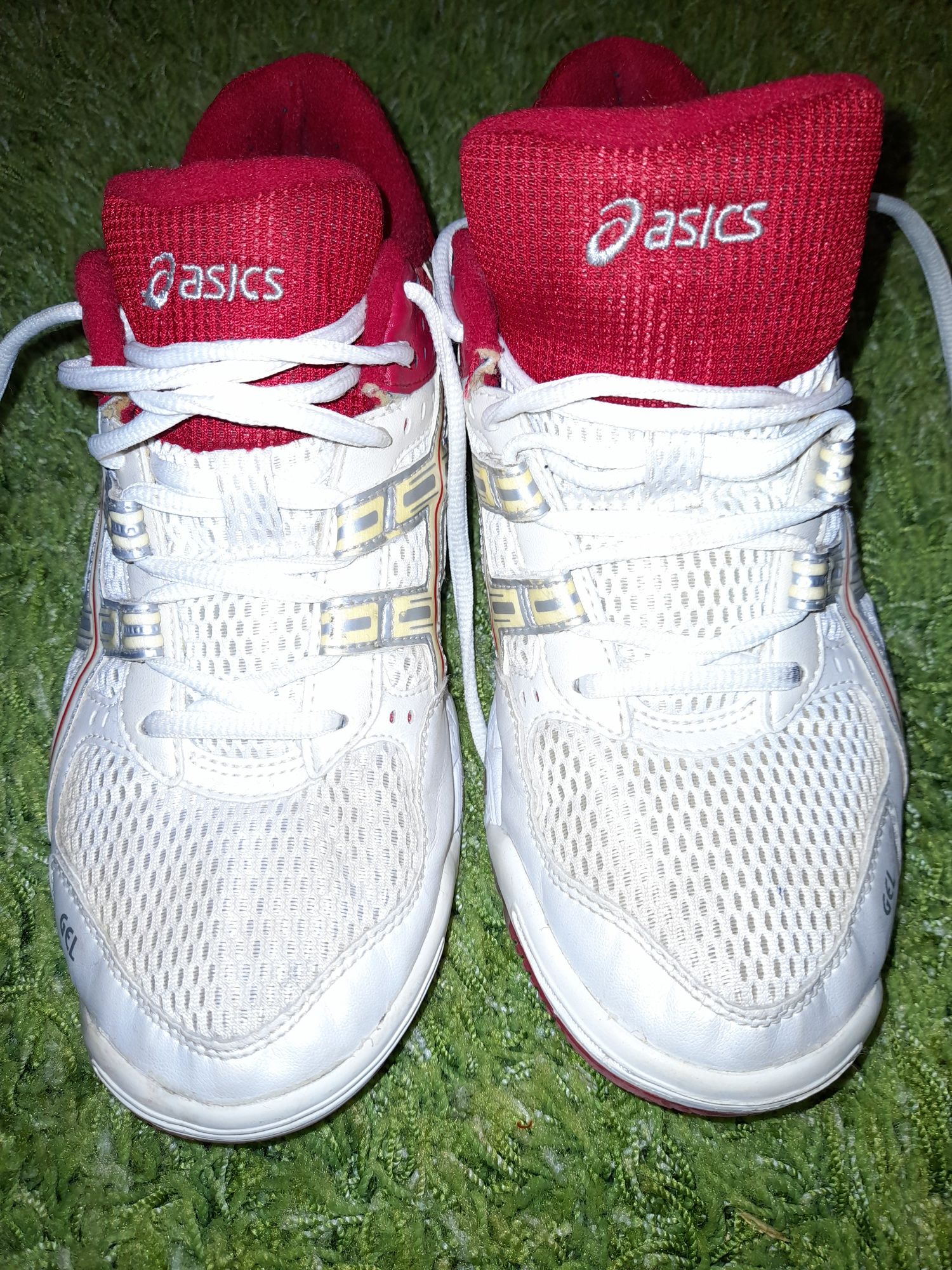 Adidasi 40 asics indonezia