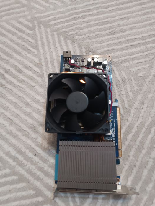 Продам видеокарту Hd radeon 5000 series