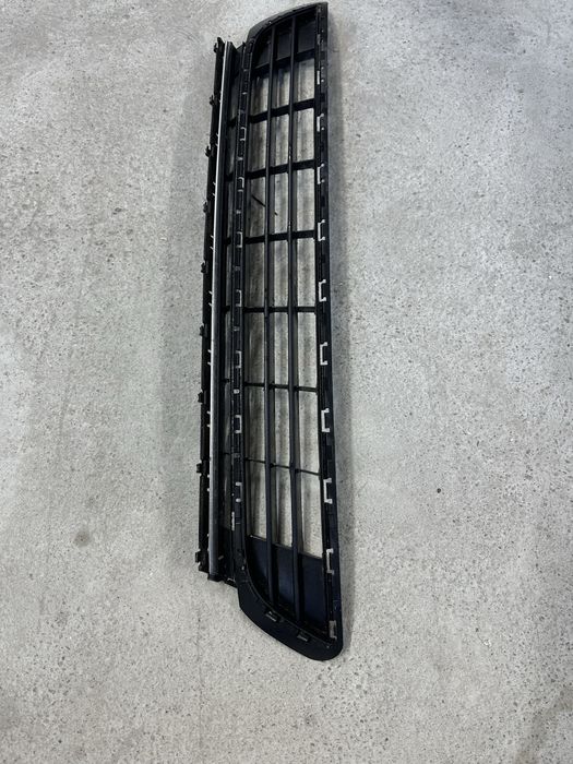 Grilă inferioară bară față vw golf 7.cod:5g0853677.a.