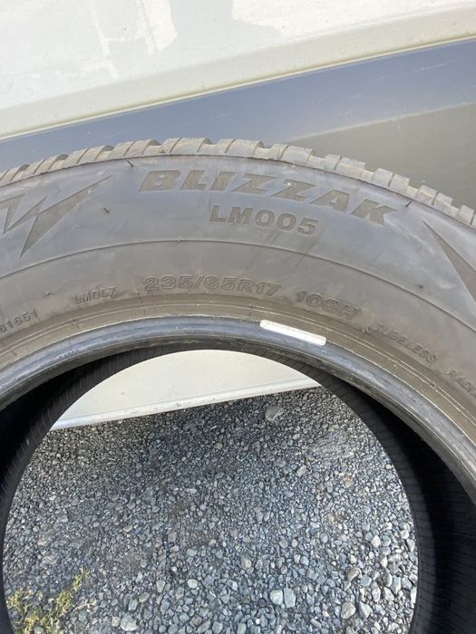 235/65/17/ Bridgestone blizzak LM005