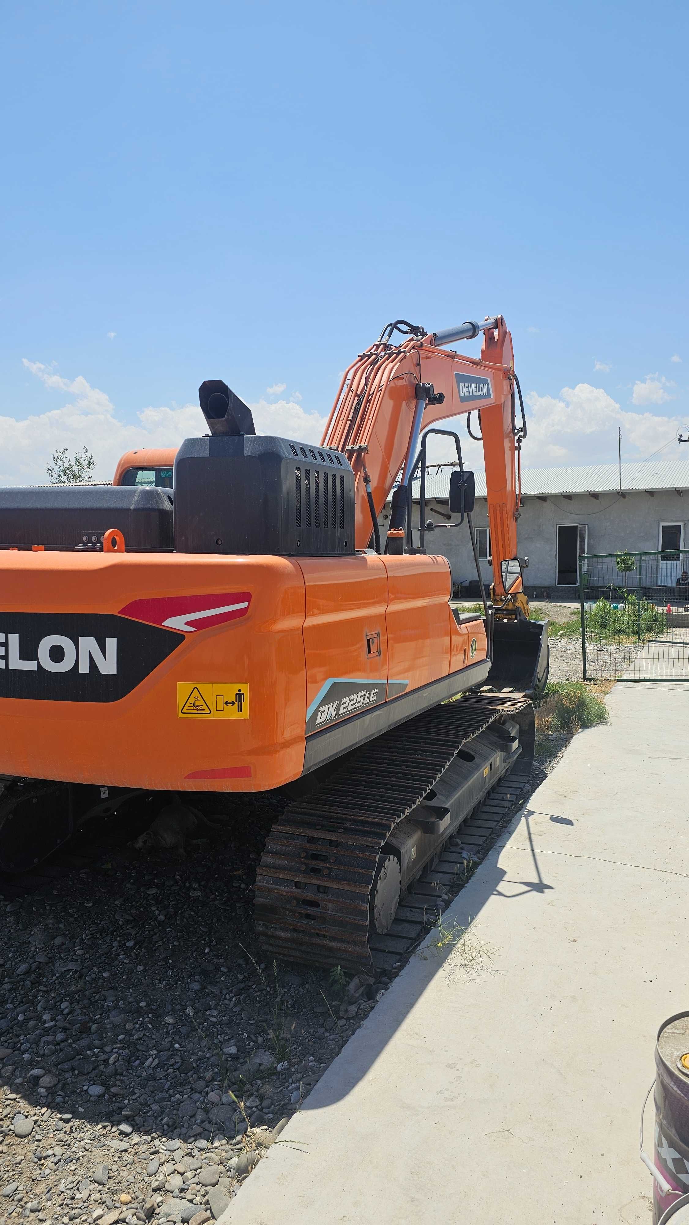 Гусеничный Экскаватор DEVELON DX 225 LC Год 2025