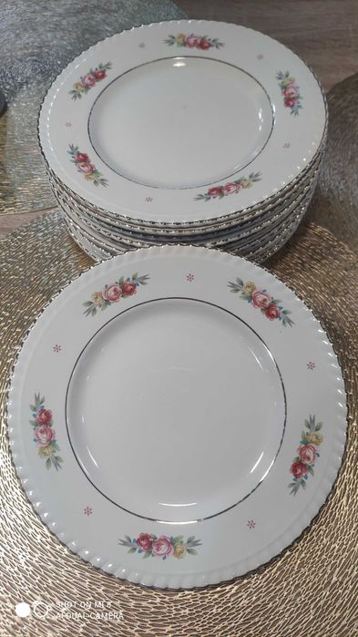 12 бр. Гръцки Порцеланови Чинии KERAMIKOS със Златен Кант