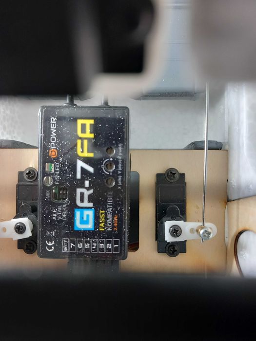 Futaba T6EX cu doua receptoare                        .