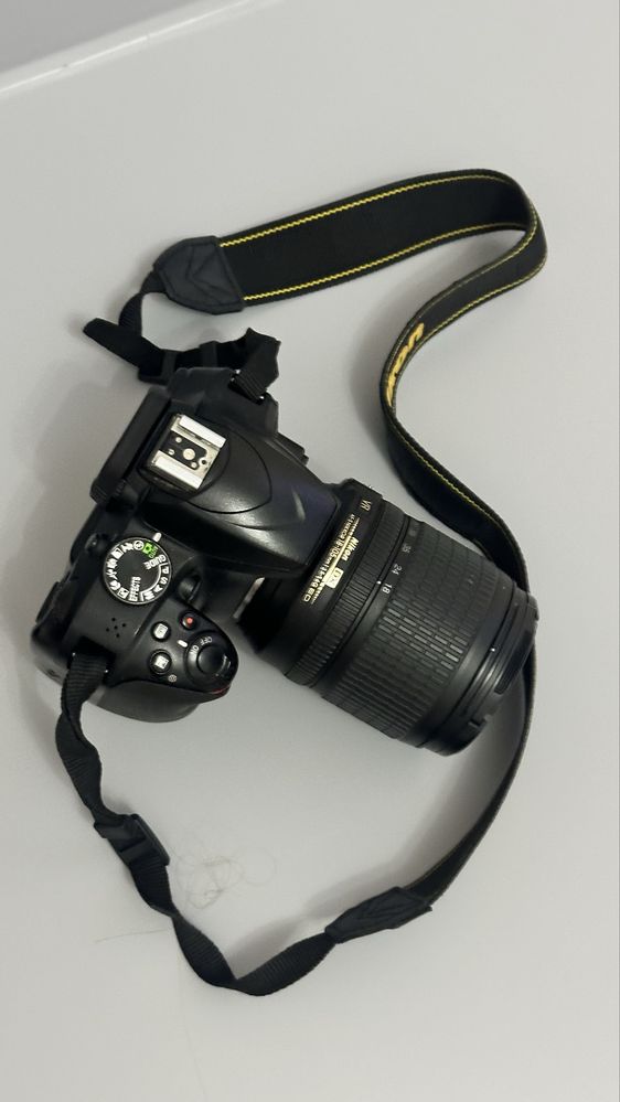 Nikon D3400+.