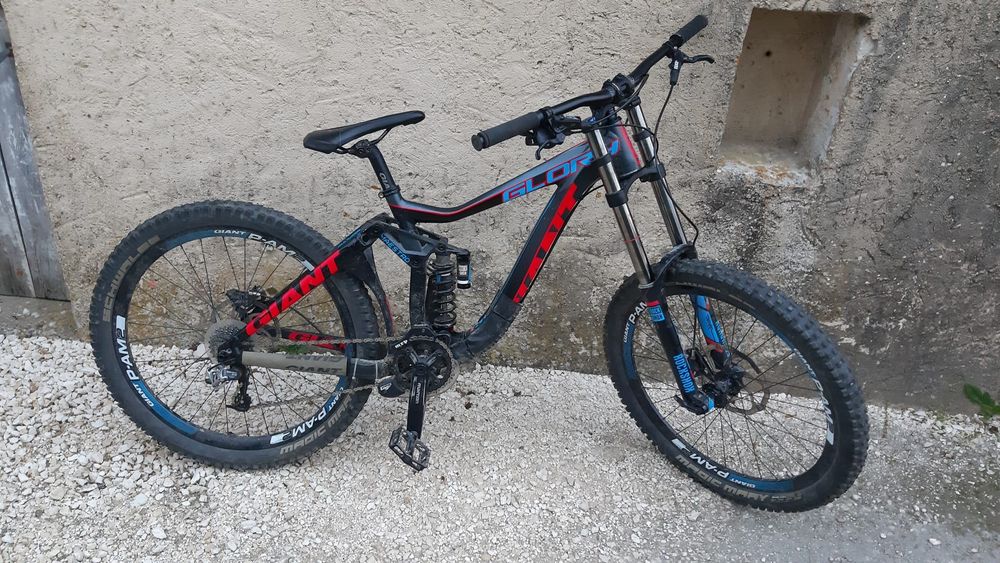 Vând giant glory 2 downhill