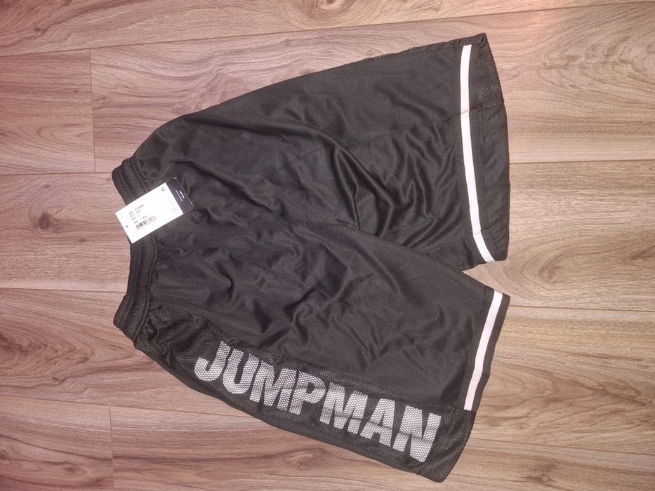 pantaloni scurti jordan marimea L