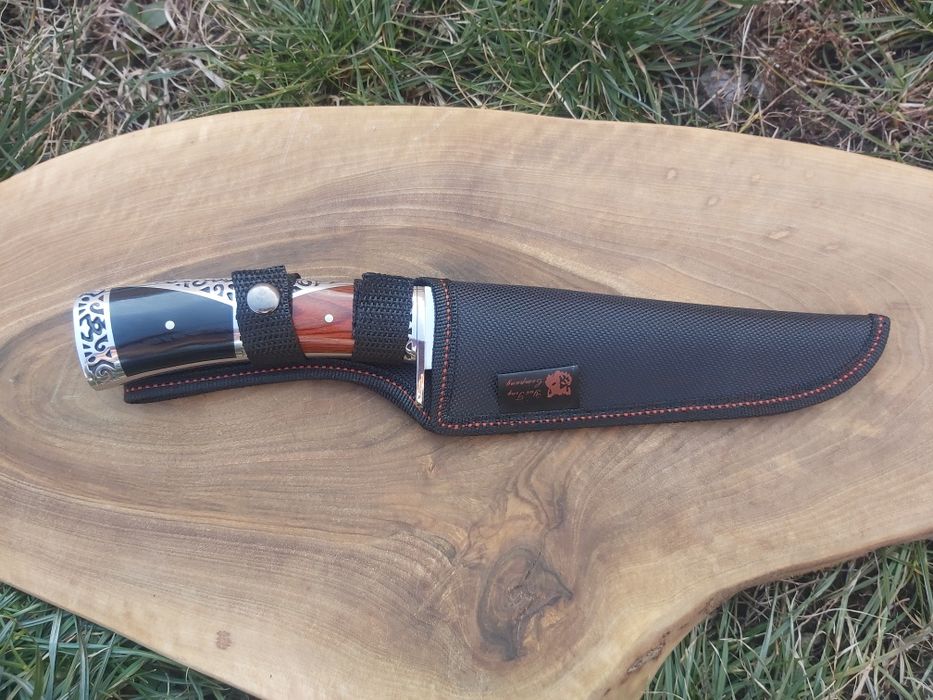 Масивен ловен нож Columbia с полутвърда текстилна кания