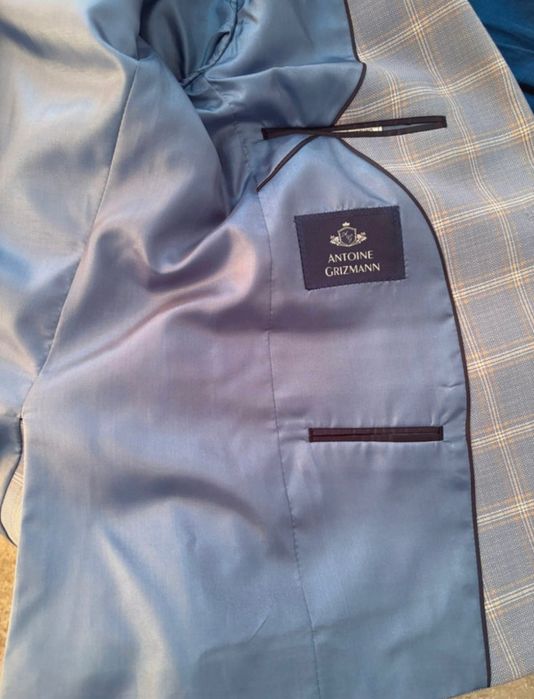 Costum albastru bărbătesc