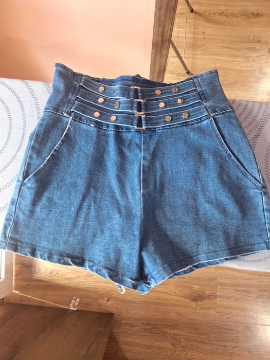 Къси дънкови панталони