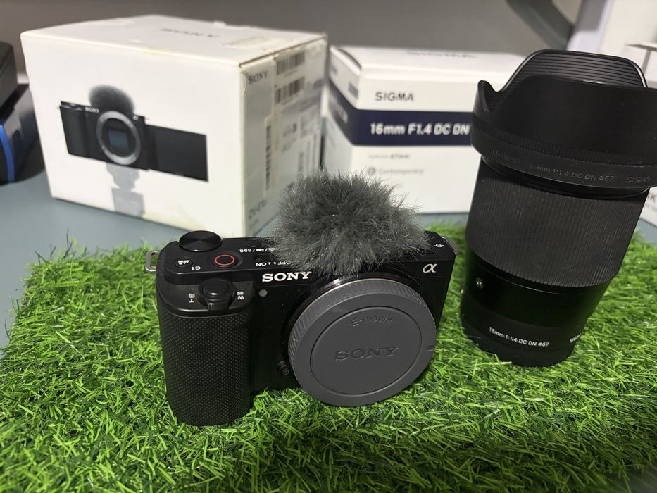 Sony ZV E10 + Sigma 16mm F1.4