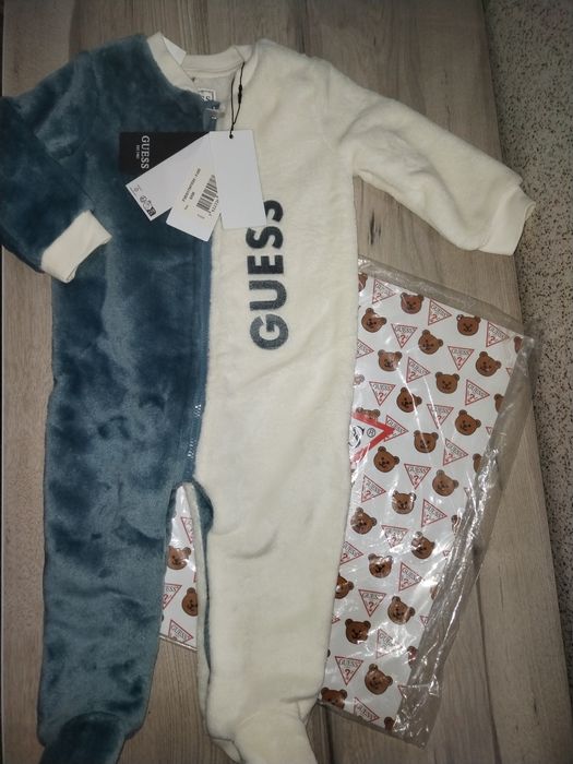 Бебешки гащеризон Guess - 6-9  месеца