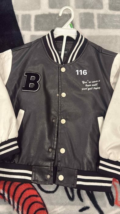 Продавам якета за момче