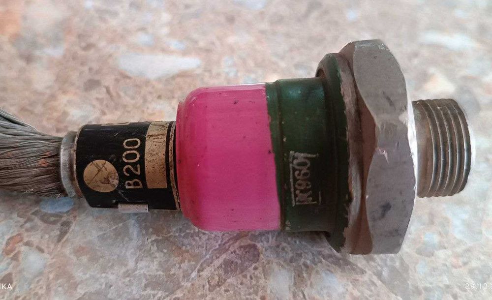 Электрический диод полупроводниковый