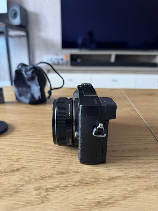 Panasonic Lumix DMC-GX80 + obiectiv Lumix G Pancake 20mm f/1.7